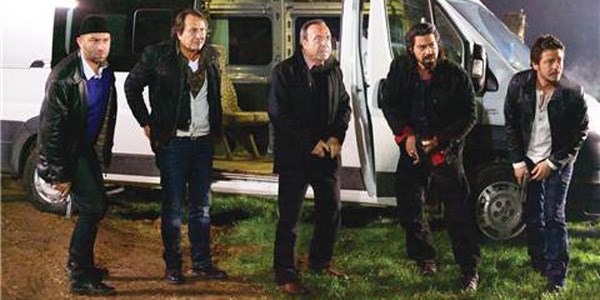 Emniyet  trafik kural�na uymayan dizileri a��klad�