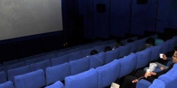 Kağıthane Belediye Başkanı Kılıç, çocuklarla film izledi
