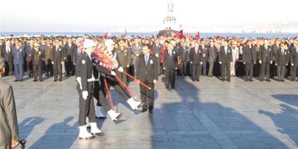 İzmir'de protestolu anma