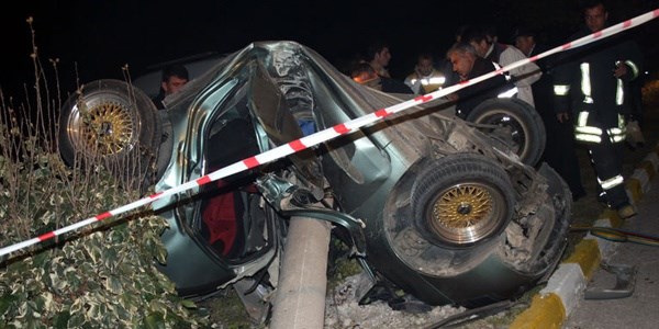Feci trafik kazası: 2 ölü 4 yaralı
