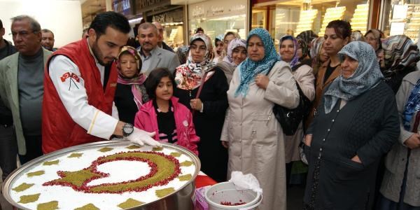 Ay-Yıldızlı aşureye yoğun ilgi