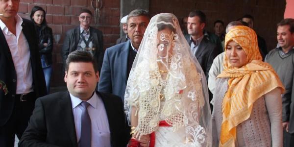Engelli damada düğün hediyesi akülü sandalye