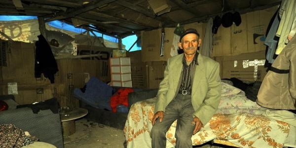 Züğürt Ağa, arazilerini istiyor