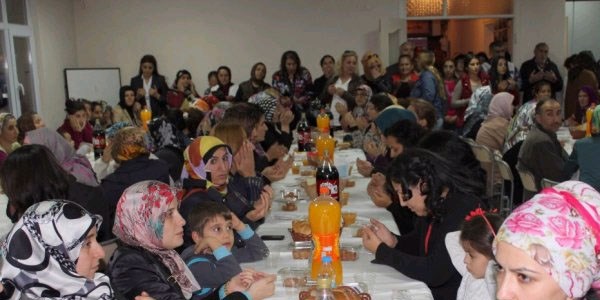 Vali Topaca ve Ba�kan Karaosmano�lu Muharrem Ay� iftar�na kat�ld�