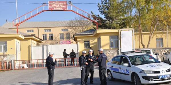 Ni�de Kapal� Cezaevinde isyan tatbikat�