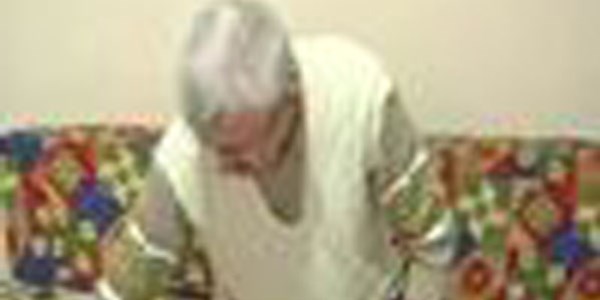 30 y�l �nce kaybetti�i kimli�i hayat�n� karartt�