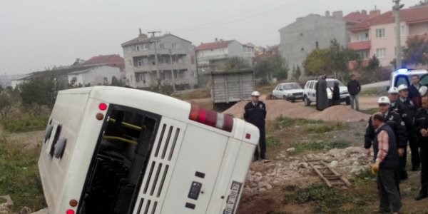 Balıkesir'de halk otobüsü devrildi: 5 yaralı