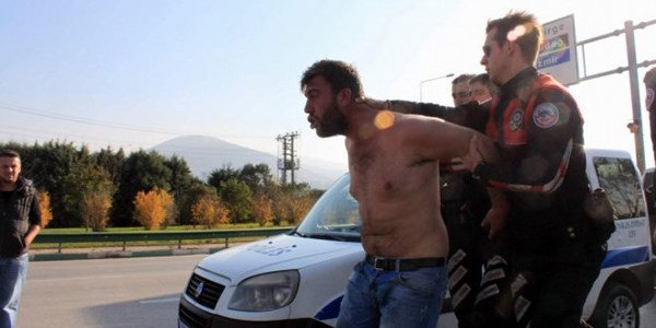 Maça gelen taraftarlar kavga etti: 7 polis yaralı