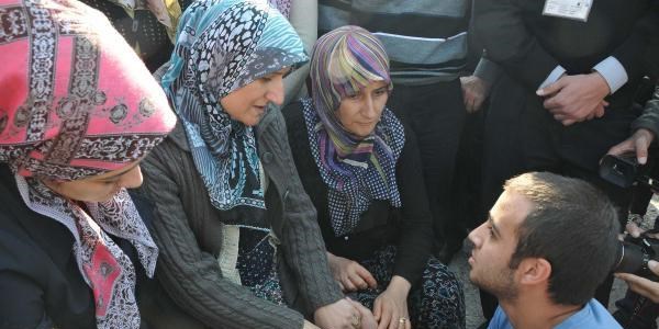 Kızının kazada öldüğü yerde eylem yaptı