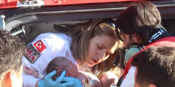 Kalp damarlar ters olan bebek, Ankara'ya sevk edildi