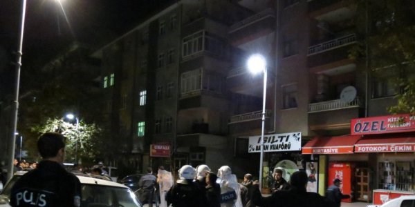 Üniversite öğrencileri arasında bayrak kavgası