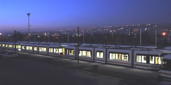 Tramvaylar�n kontrol� onlar�n ellerinde