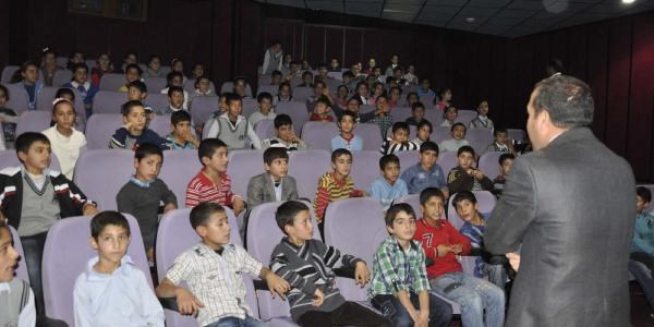 Siverek'te 15 bin ��renci sinemayla tan���yor