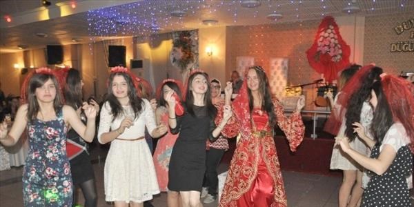 Finlandiyalı öğrenci gelin oldu