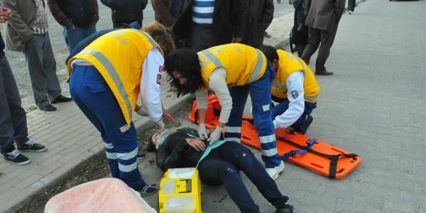 Kız arkadaşını yaralı halde bırakıp kaçtı