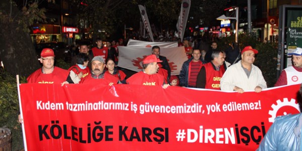DİSK, Kocaeli'de kıdem tazminatı çalışmalarına karşı yürüdü