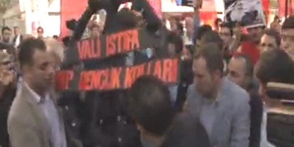 Adana Valisi Co'un szleri protesto edildi