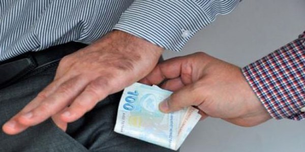 Rüşvetçi polise 10 yıl hapis