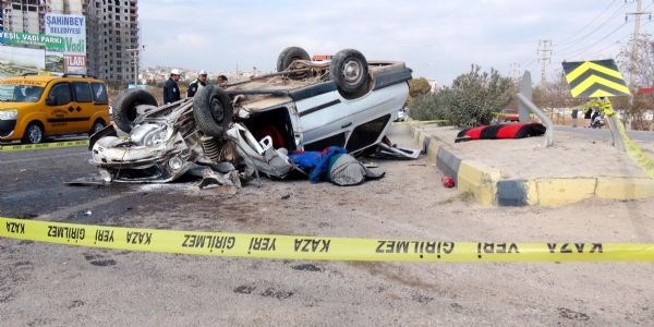 Cenaze yolunda kaza: 2 �l�, 5 yaral�