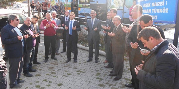 Naci Baydemir Öğrenci Yurdu aşure dağıttı