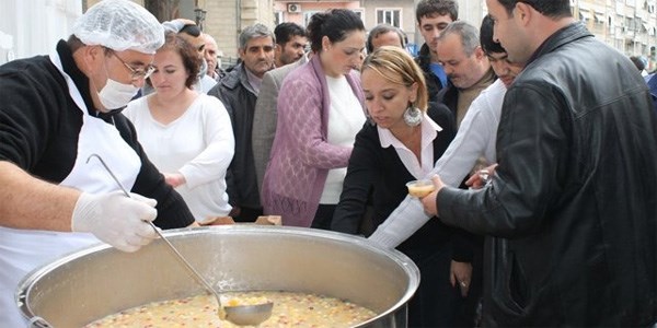 Belediyeden aşure ikramı