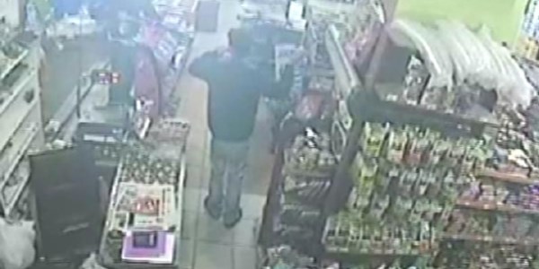 'Erkeksen beni vur' dedi, soyguncu kaçtı