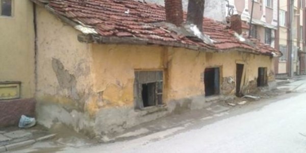 Tehlike saçan metruk binalara polis müdahalesi