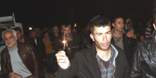 rnak'ta elektrik kesintisi protestosu
