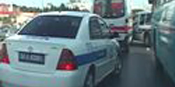 Kazaya giden polis ile ambulans ekibi birbirine çarptı/Video