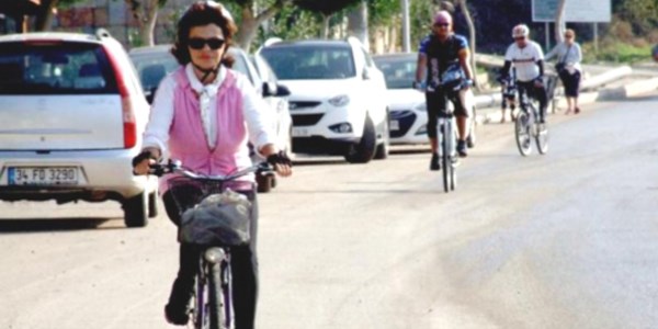 Bisikletliler sahil turuna çıktı