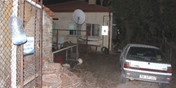 Aldattığından şüphelendiği karısını av tüfeğiyle gözünden vurarak öldürdü