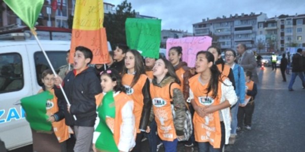 Tekirdağ'da öğrenciler, erozyonla mücadele için yürüdü