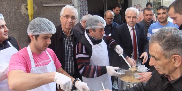 Sosyal Yardım Ve Kültür Vakfı aşure dağıttı