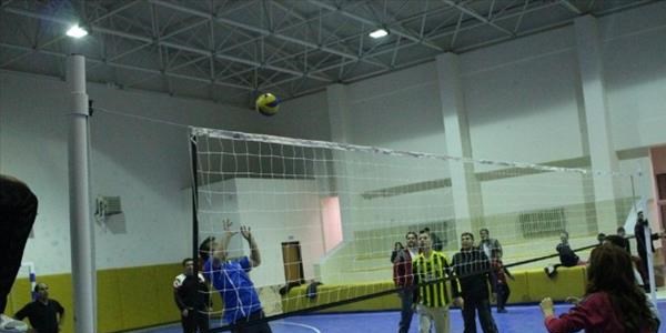 Ağrı'da öğretmenler arası voleybol turnuvası