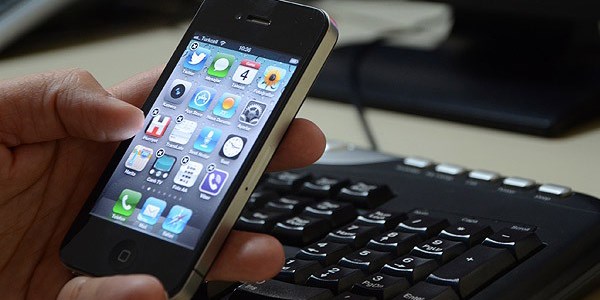 Ak�ll� telefonlar miyop hastal���n� tetikliyor