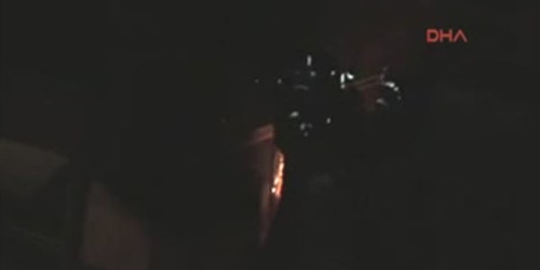 Bunal�ma giren gen� k�z evini yakt�