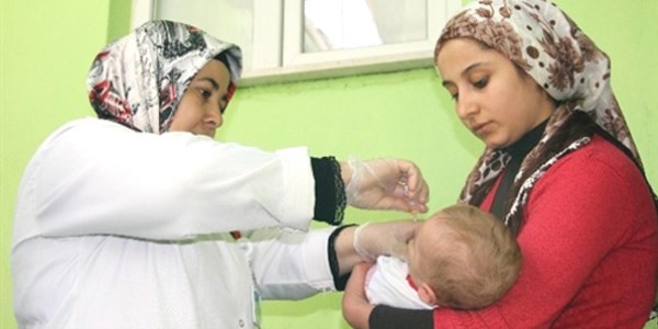 Sa�l�k ekipleri kap� kap� dola�arak a�� yap�yor