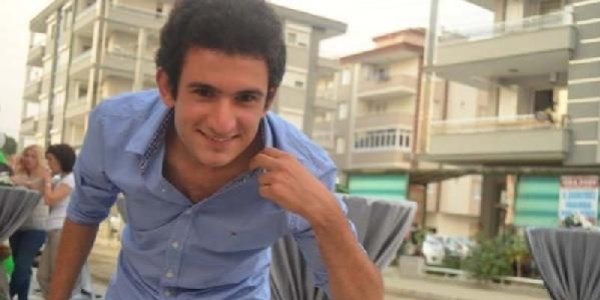 19 ya��ndaki �zalp'in cenazesinde g�zya�lar� sel oldu