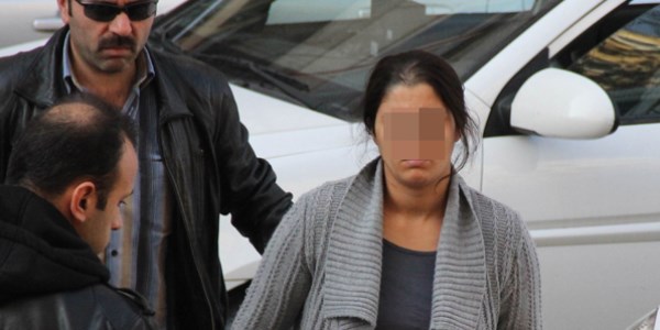 Bebek arabasından cüzdan çalan kadın yakalandı