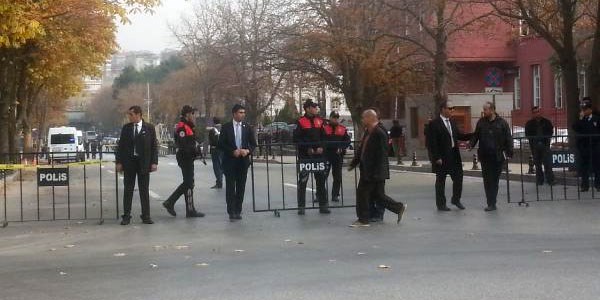 Başbakanlık'taki şahıs vurulmamış...