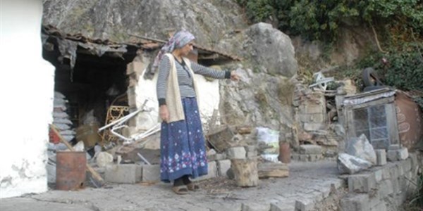D��en kaya par�alar� korkutuyor