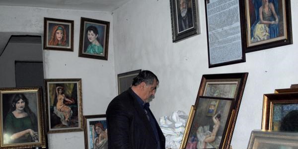 Ressam Kibarkaya, evinin bodrum katını müze yaptı