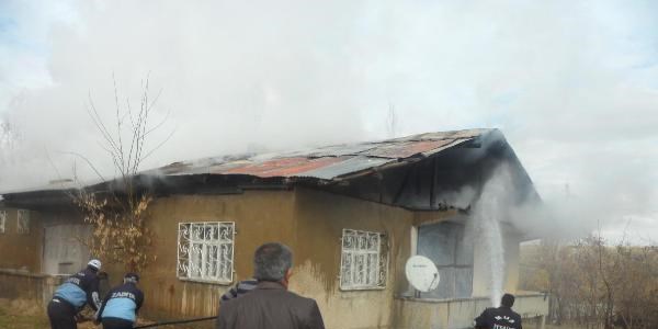 Belediye Başkanı, yangına müdahaleyi yönetti