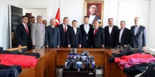STSO öğrencilere giysi yardımında bulundu
