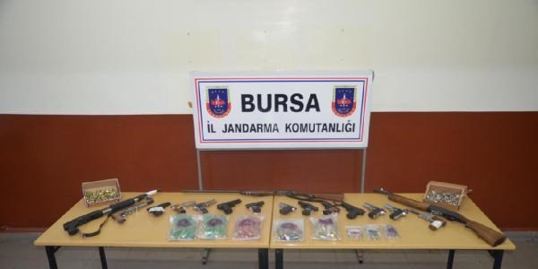 Asker uğurlanan köyde 775 kurusıkı tabanca bulundu