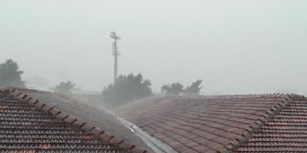 İzmir güne yağmurla başladı