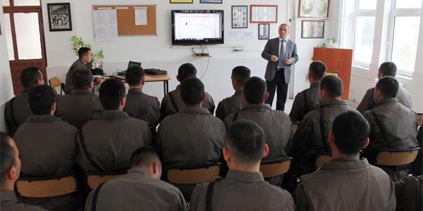 Askerlere 'evlilik' eğitimi