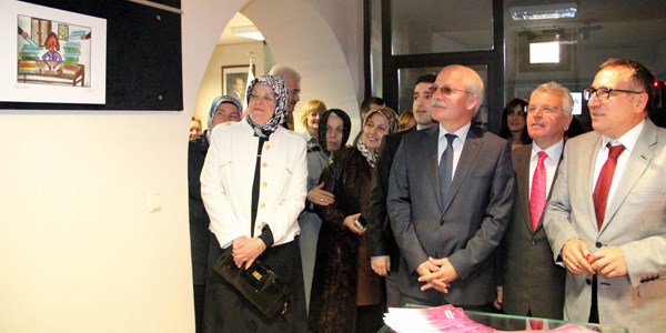 Kad�na �iddet karikat�r oldu