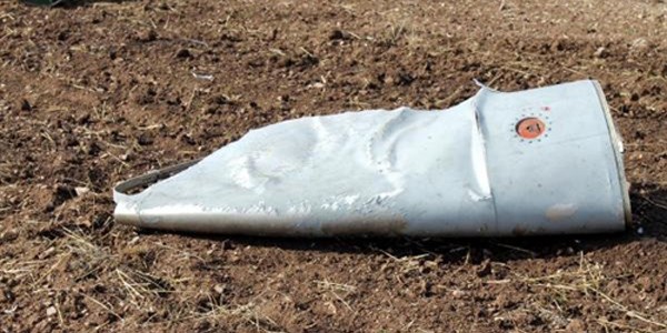 Arıza sinyali veren F-16 yedek yakıt tankını bıraktı