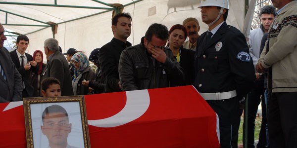 Şehit polis son yolculuğuna uğurlandı